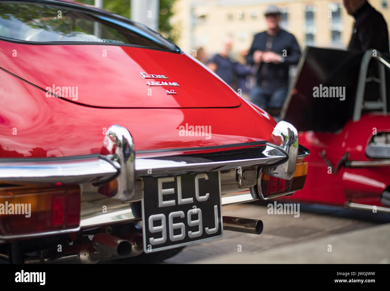 Bella rossa 4.2 e-type Jaguar coupe sul display all'annuale bradford classic car show, Bradford West Yorkshire Foto Stock