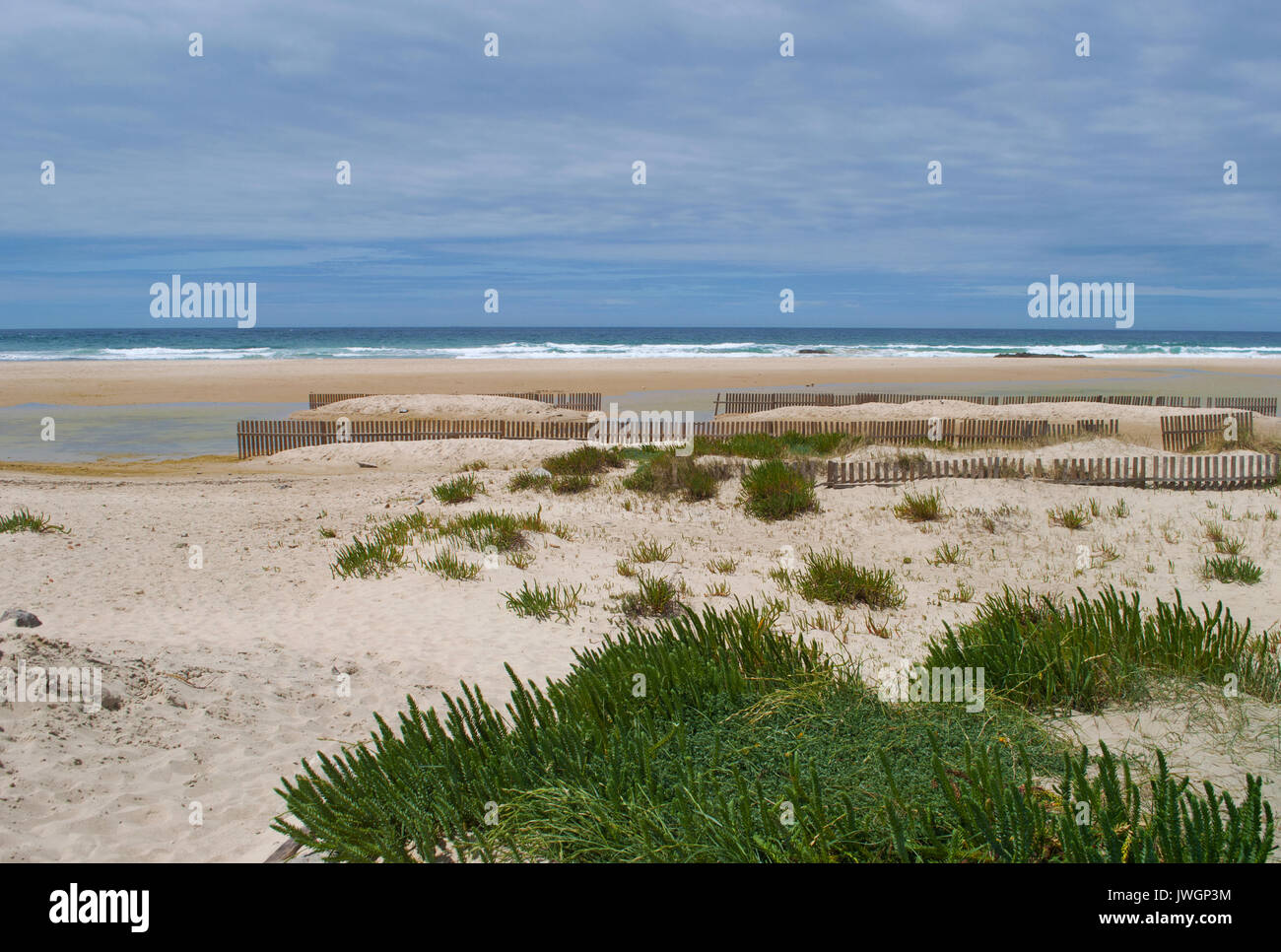 Spagna: Playa de los Lances, la più grande spiaggia di Tarifa, cittadina sulla costa meridionale di fronte allo Stretto di Gibilterra e Marocco Foto Stock