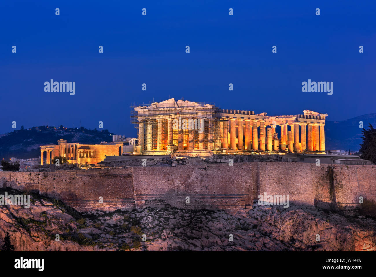Vista sull'Acropoli e Partenone dal Philopappos Hill in serata, Atene, Grecia Foto Stock