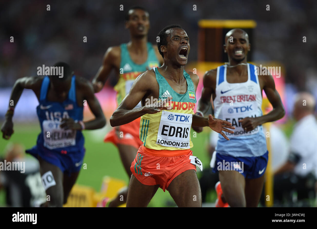 Londra, Regno Unito. 12 Ago, 2017. Edris Muktar dell Etiopia, vincendo il traguardo nel 5000 metro finale a Londra presso la IAAF 2017 Campionati del Mondo di atletica leggera. Credito: Ulrik Pedersen/Alamy Live News Foto Stock