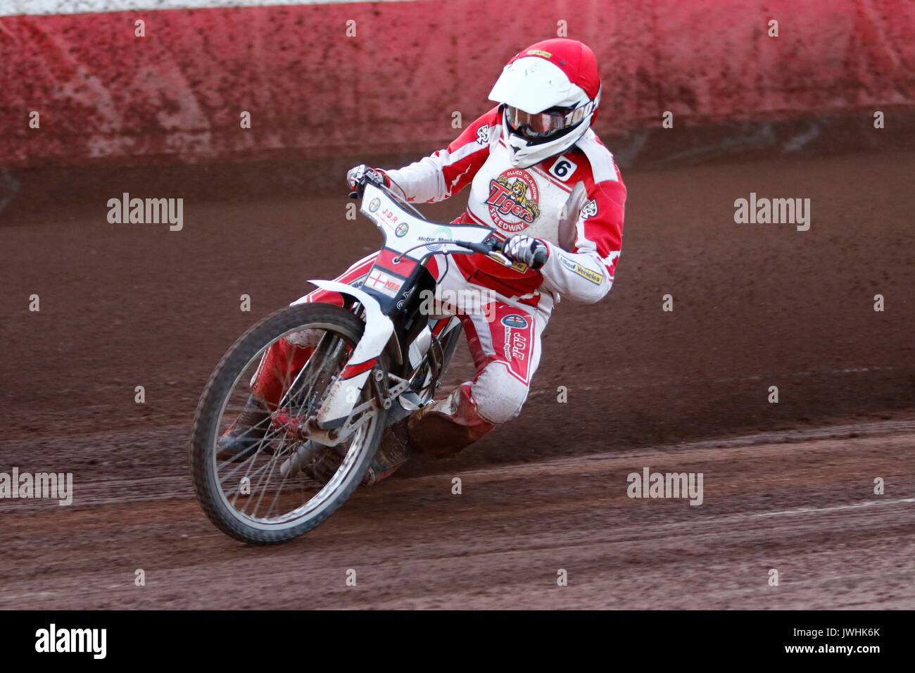 Glasgow, Scotland, Regno Unito. 12 Agosto, 2017. Tom Perry conduce il campo nel giro 1 all'inizio di calore 2 Credito: Colin Poultney/Alamy Live News Foto Stock