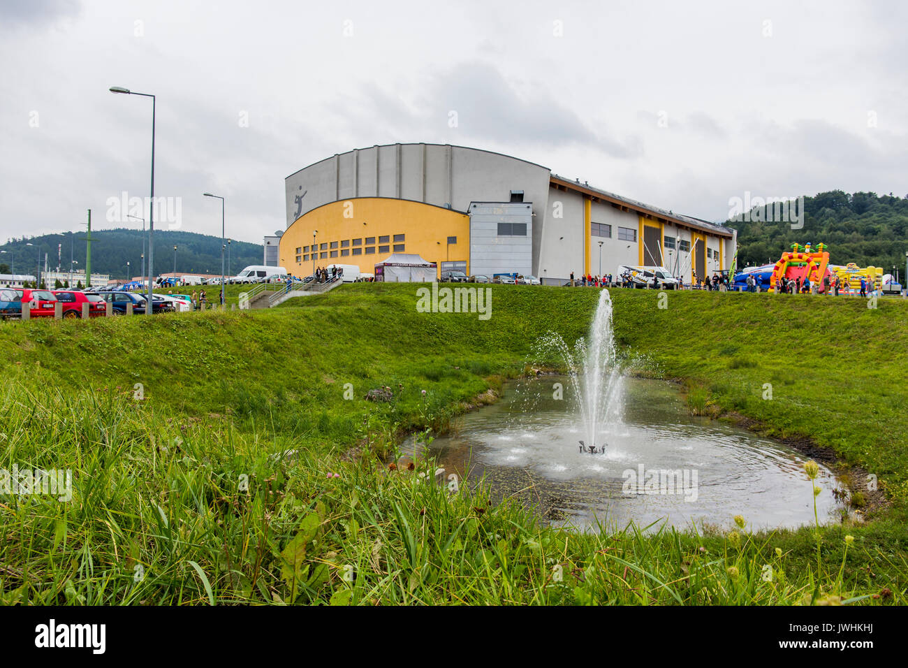Bielsko-Biala, Polonia. 12 Ago, 2017. International Automotive fiere - Motorshow Bielsko-Biala. Fontana sul campo. Credito: Lukasz Obermann/Alamy Live News Foto Stock