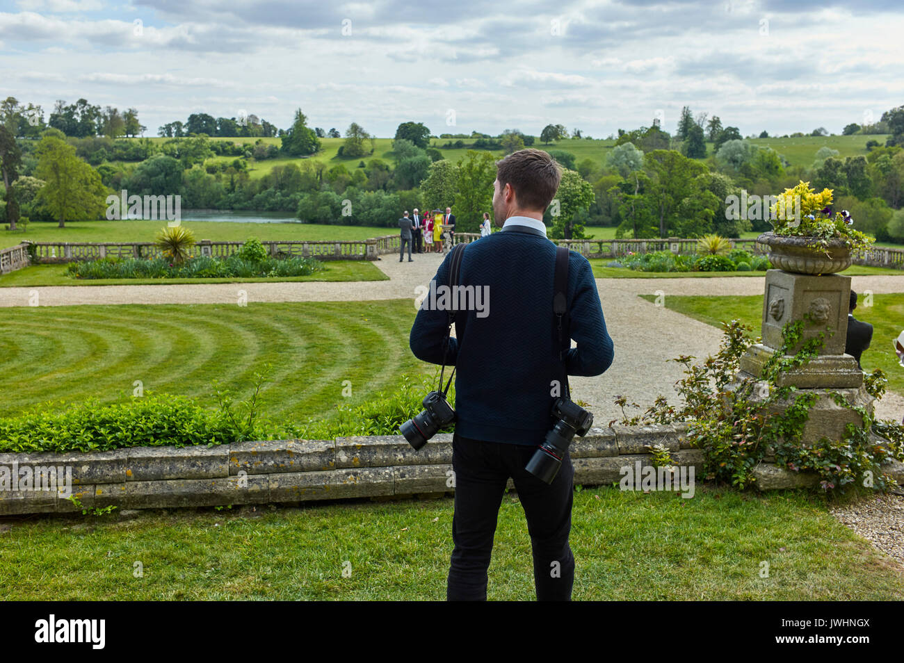 Fotografo Matrimonio circa per iniziare a scattare foto in occasione di un matrimonio Foto Stock