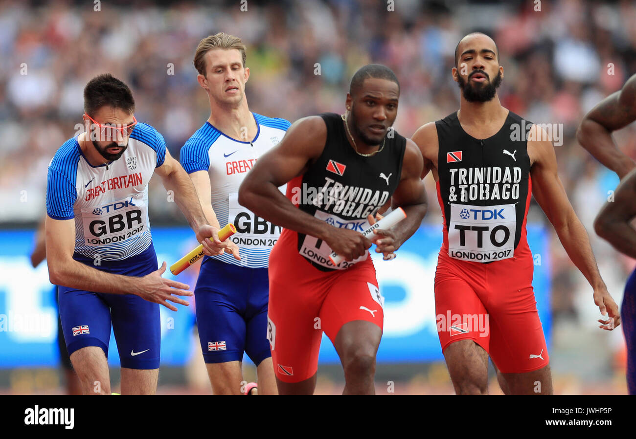 Gran Bretagna Martyn Rooney e e Jack verde in uomini il relè 4x400m riscaldare due durante il giorno nove del 2017 IAAF Campionati del mondo presso il London Stadium. Foto Stock