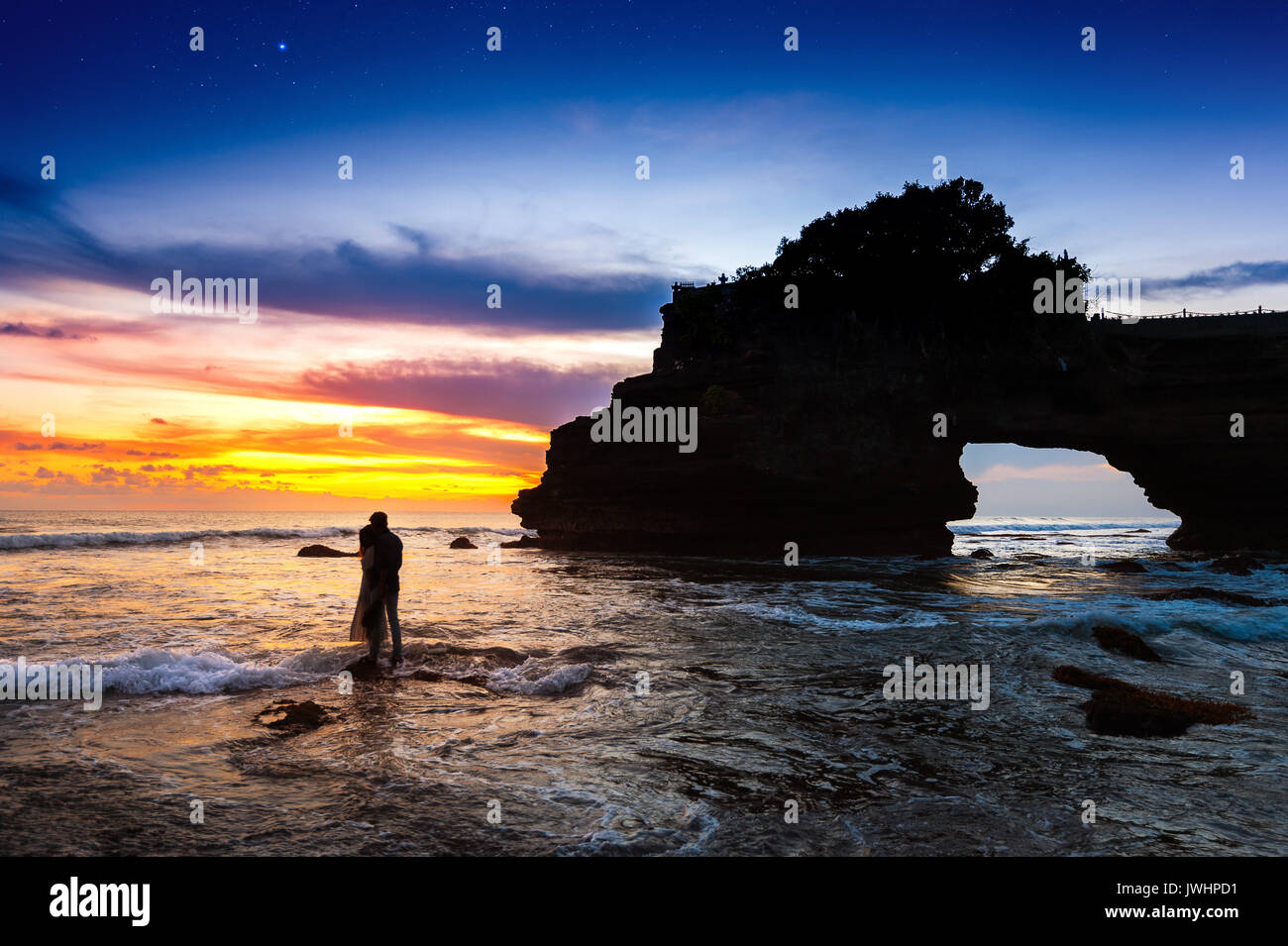 Dal Tempio Tanah Lot al tramonto a Bali, Indonesia. Foto Stock