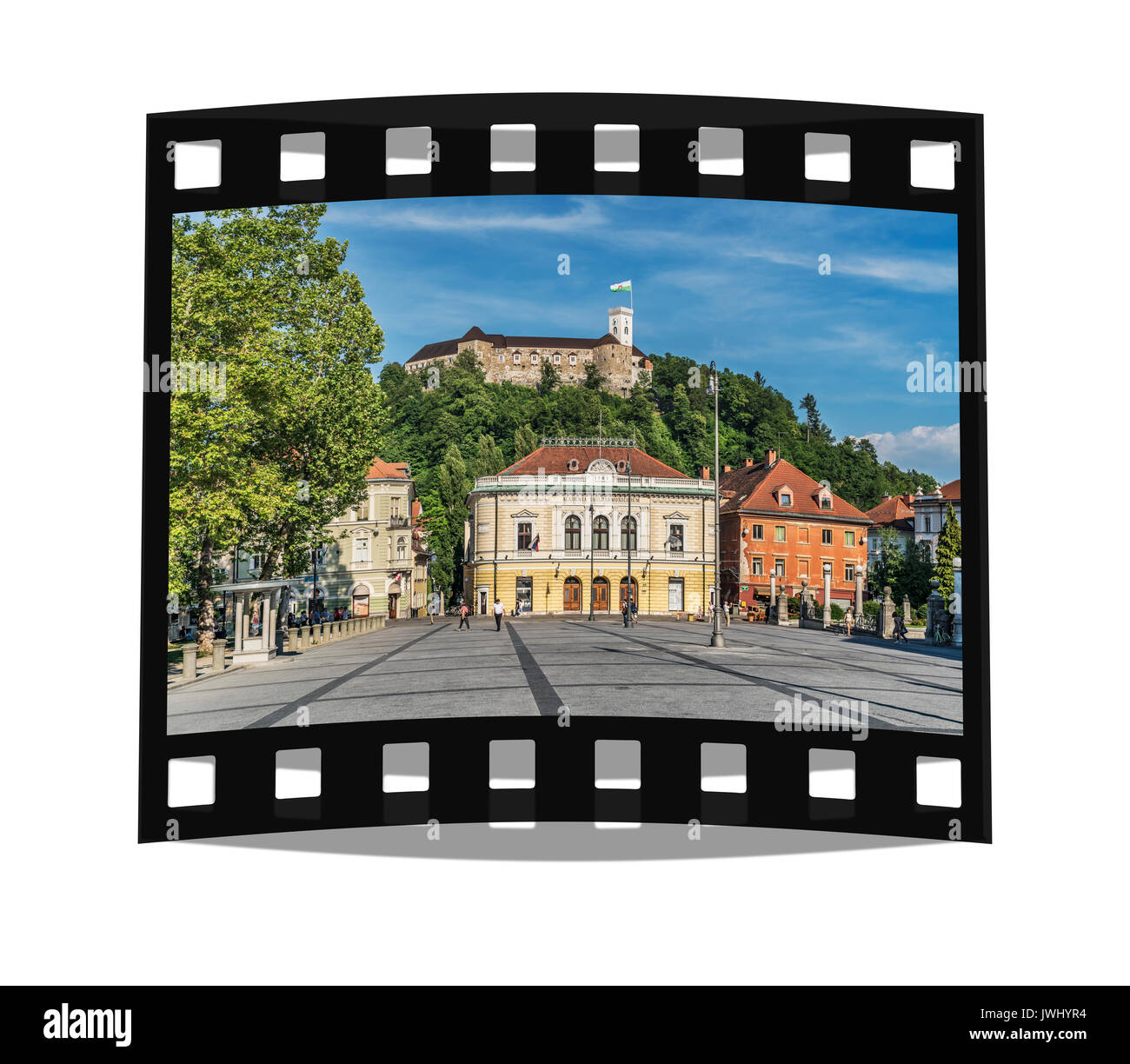 L'Orchestra filarmonica slovena si trova sulla piazza Kongresni trg. Sullo sfondo il castello medievale di Lubiana, Slovenia, Europa Foto Stock