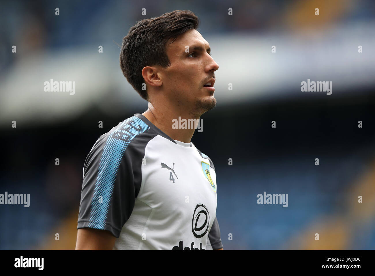Burnley Jack del sughero prima della Premier League a Stamford Bridge, Londra. Stampa foto di associazione. Picture Data: Sabato 12 Agosto, 2017. Vedere PA storia SOCCER Chelsea. Foto di credito dovrebbe leggere: John Walton/filo PA. Restrizioni: solo uso editoriale nessun uso non autorizzato di audio, video, dati, calendari, club/campionato loghi o 'live' servizi. Online in corrispondenza uso limitato a 75 immagini, nessun video emulazione. Nessun uso in scommesse, giochi o un singolo giocatore/club/league pubblicazioni. Foto Stock