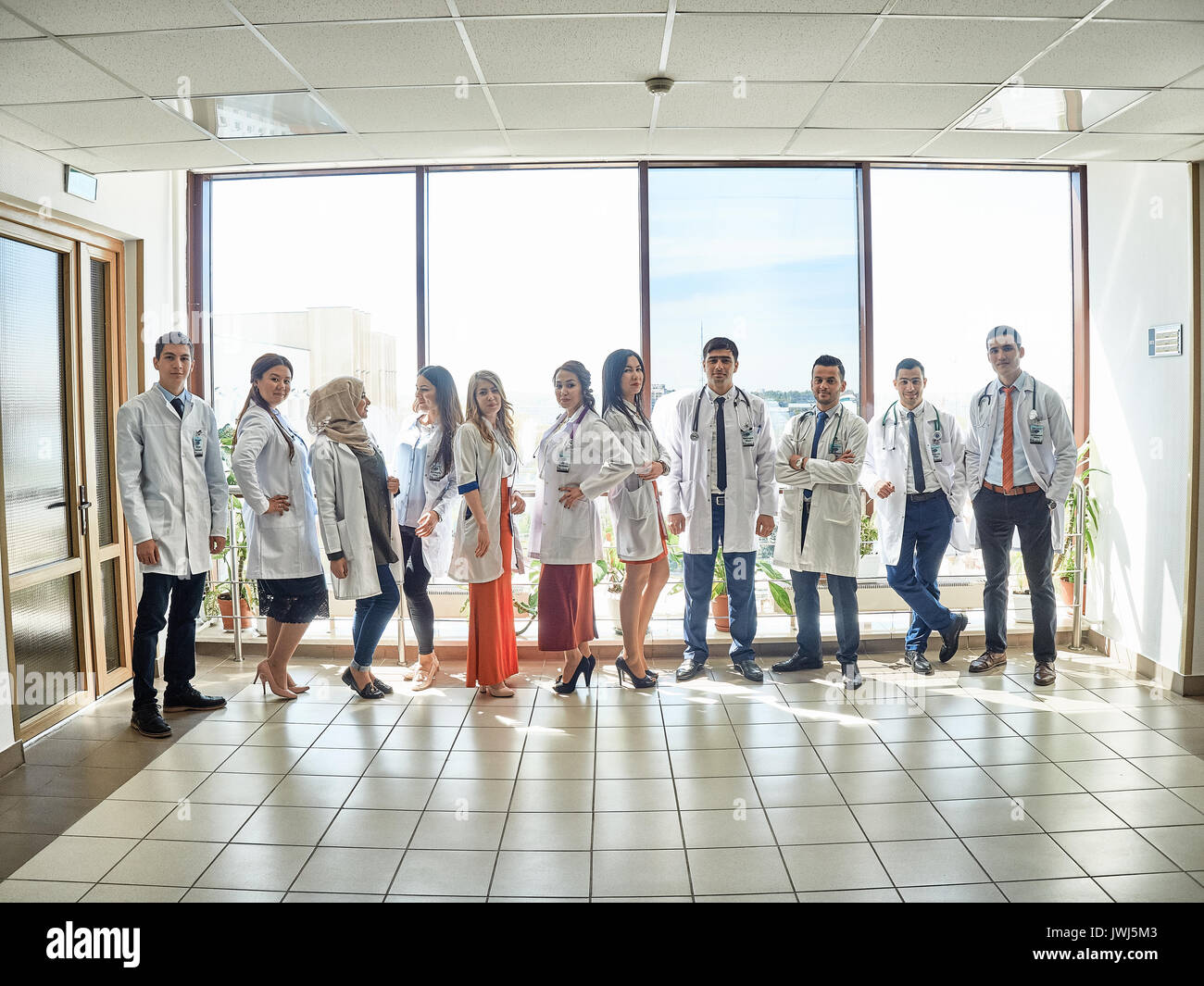 Gli studenti di Vitebsk State Medical University di amicizia dei popoli stanno studiando in classe. Essi sono a ridere, a parlare tra di loro,posin Foto Stock