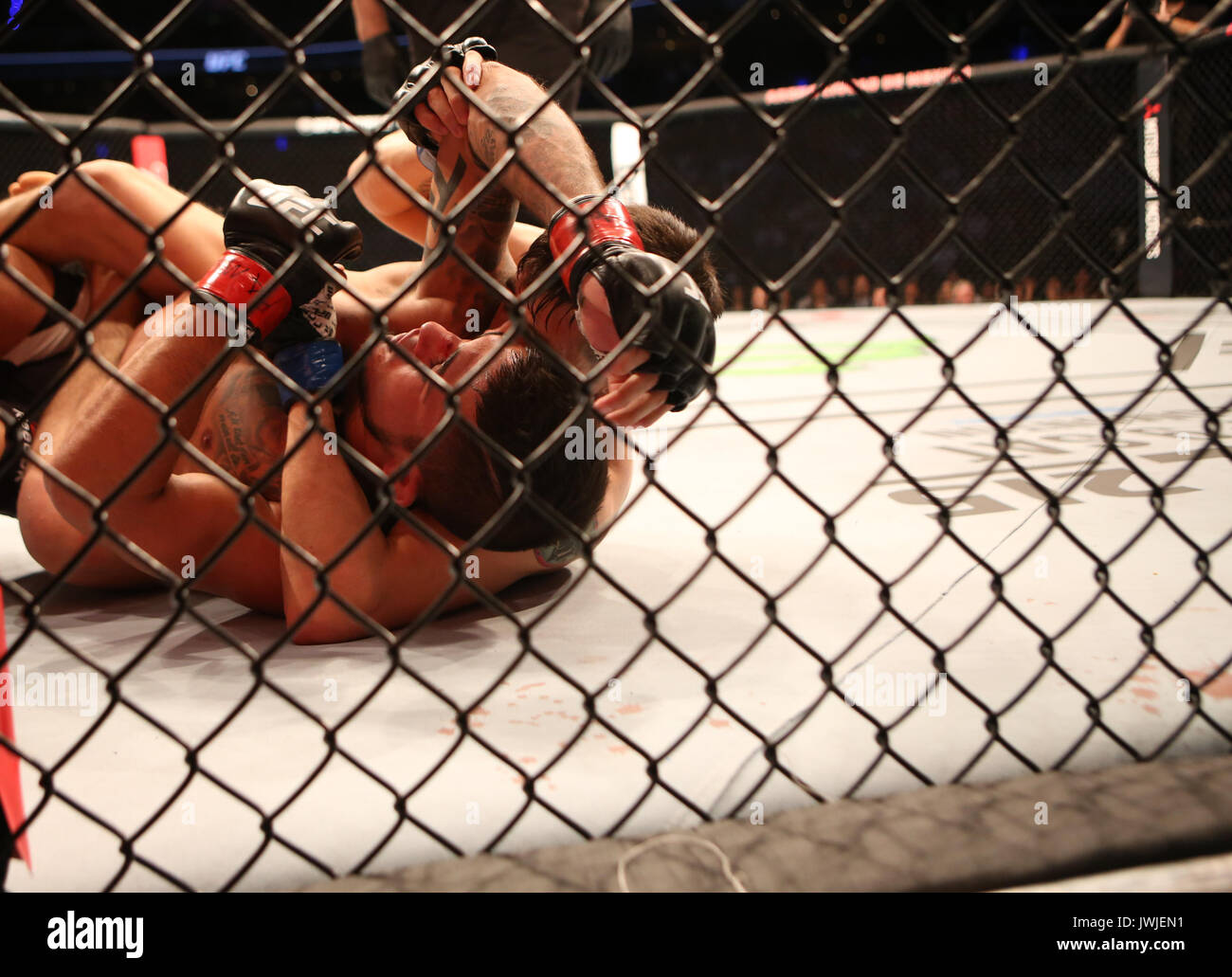 Brandon moreno prende sergio pettis durante ufc fight night 114 città del Messico, Messico Foto Stock