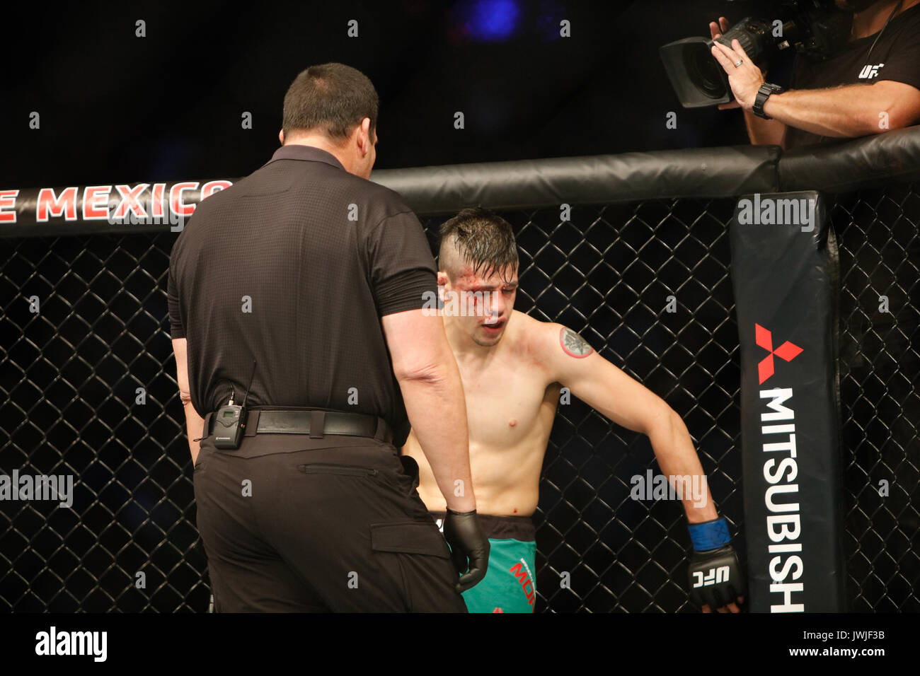 Brandon moreno prende sergio pettis durante ufc fight night 114 città del Messico, Messico Foto Stock