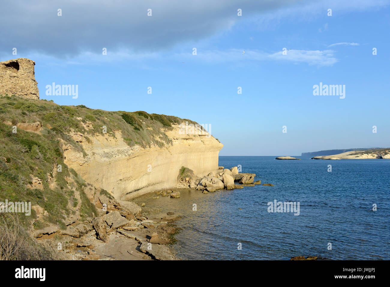 Torre Su Puttu e Sa Capanna Beach, S'Archittu, Oristano, Sardegna, Italia Foto Stock