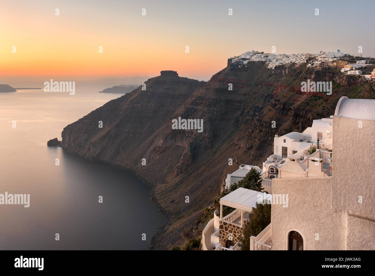 Villaggio Imperavigli in serata, Santorini, Grecia Foto Stock