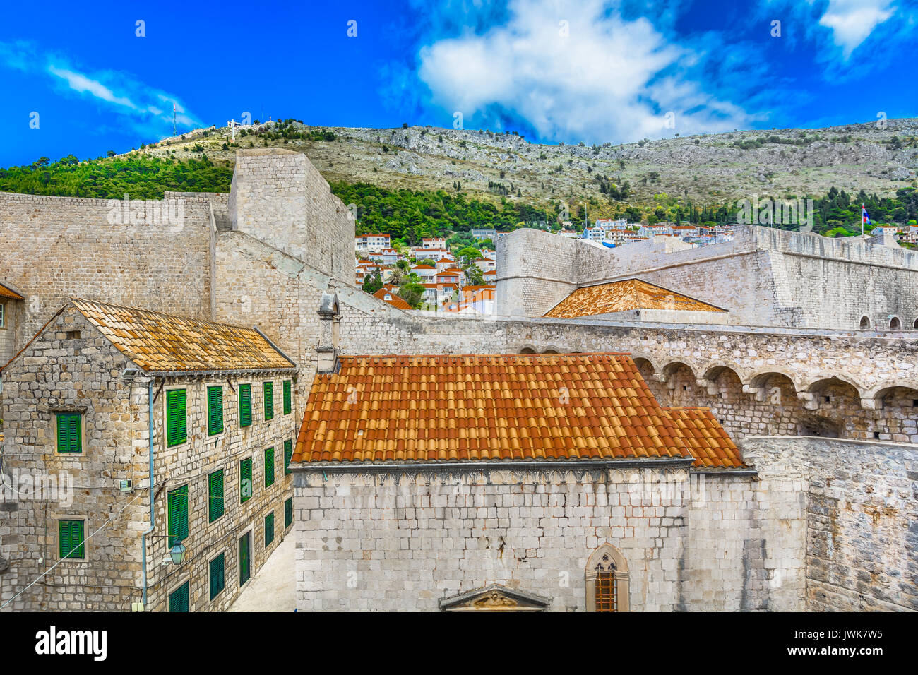Attrazioni famose a Dubrovnik Città Vecchia, le mura della città sotto la protezione di UNESCO. Foto Stock