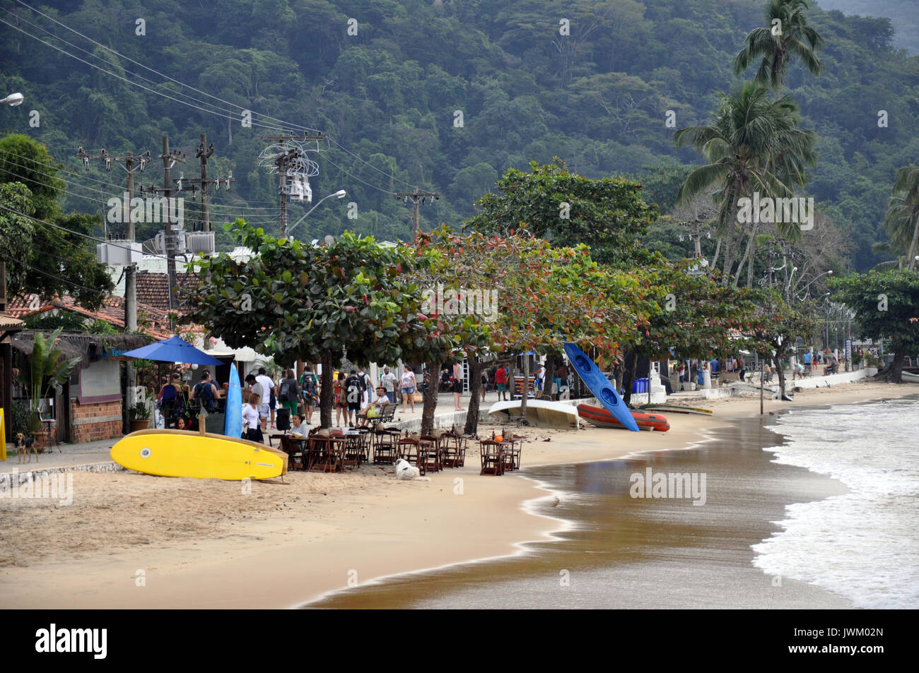 Spiaggia a Villa fare Abraao su Ilha Grande nello Stato di Rio de Janeiro, Brasile Foto Stock