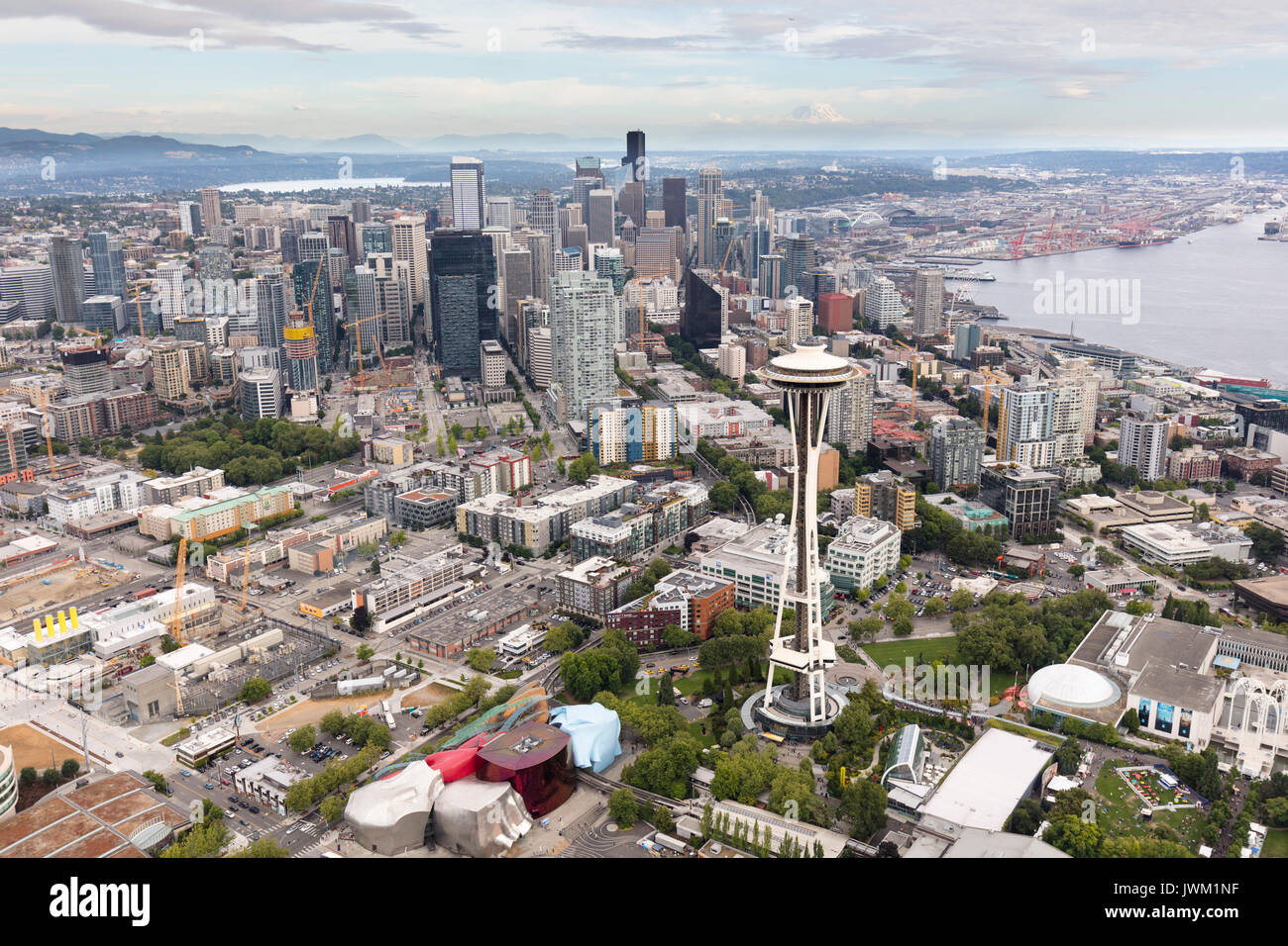 Vista aerea dello Space Needle e il Seattle Center, nello Stato di Washington, USA Foto Stock