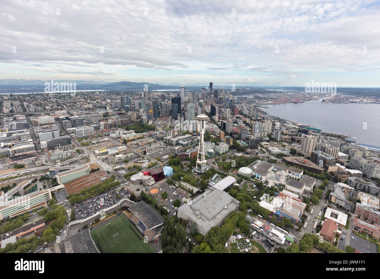 Vista aerea dello Space Needle e il Seattle Center, nello Stato di Washington, USA Foto Stock