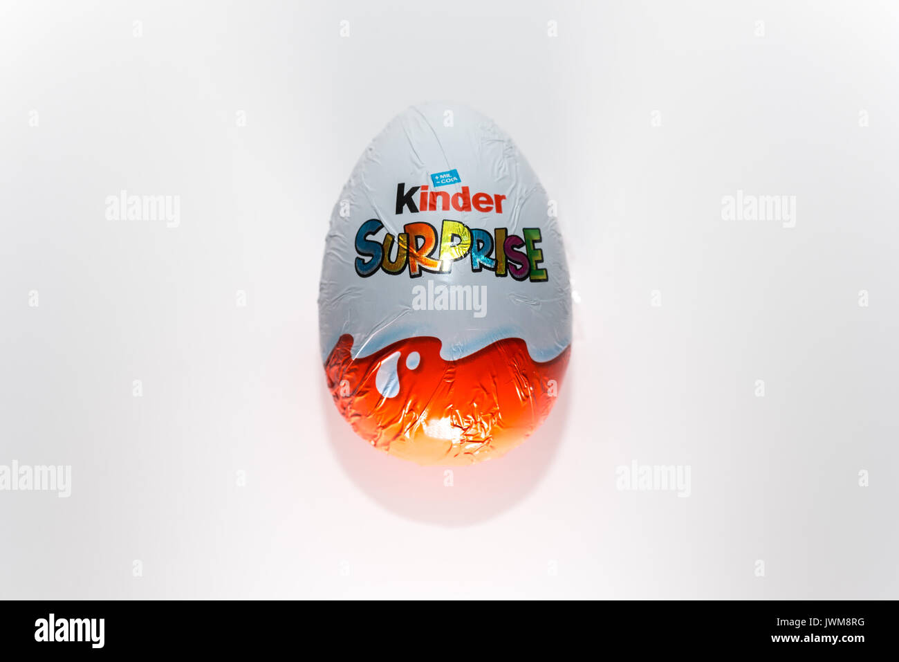 Kinder sorpresa uovo di cioccolato Foto Stock