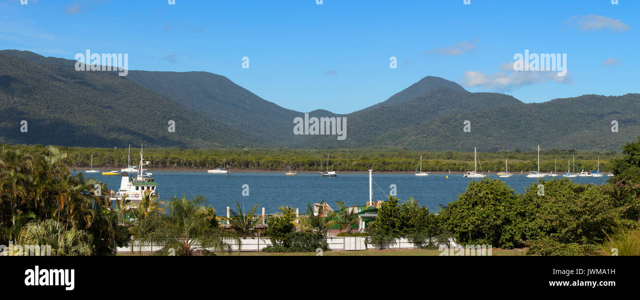Una splendida immagine di panorama delle montagne vicino a Cairns, Australia. Foto Stock