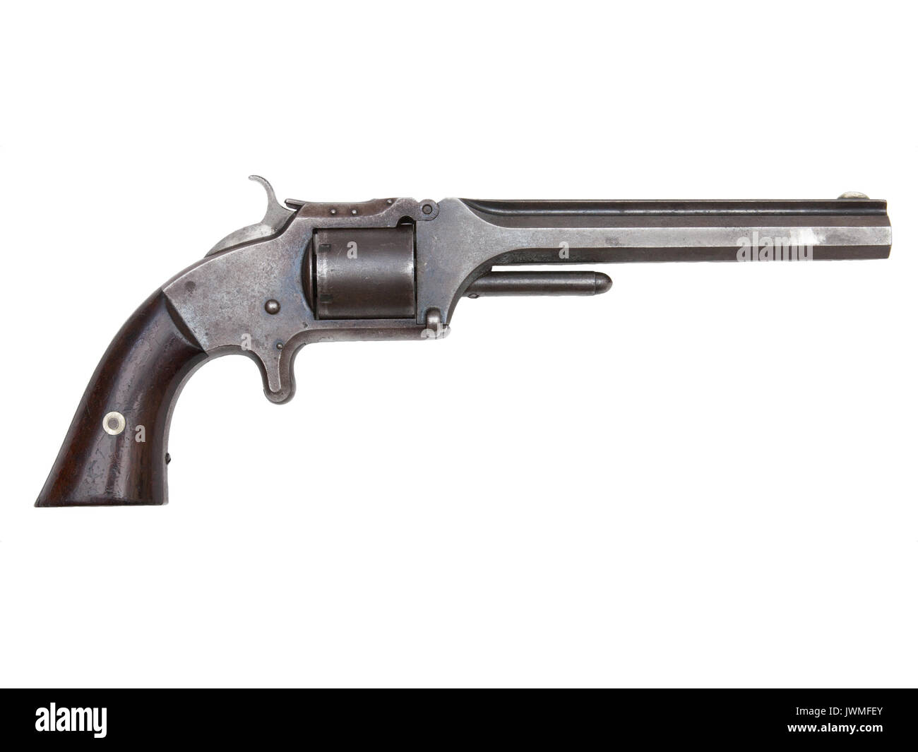 Un antico revolver isolato su bianco Foto Stock