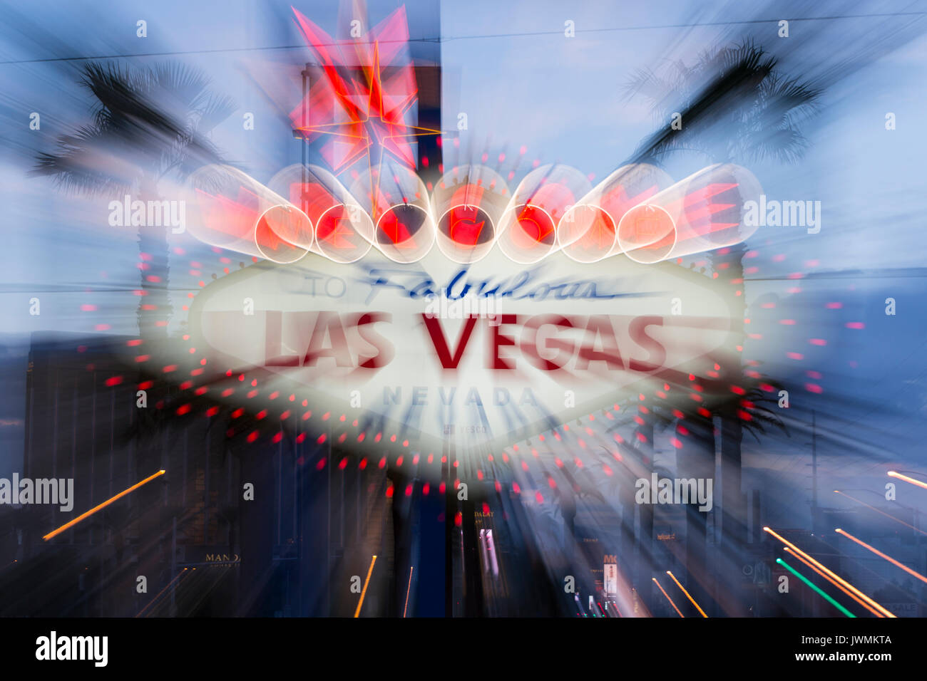 L'iconico 'Benvenuti al favoloso Las Vegas' insegna al neon che accoglie i visitatori di Las Vegas in viaggio verso nord sulla Strip di Las Vegas. Foto Stock