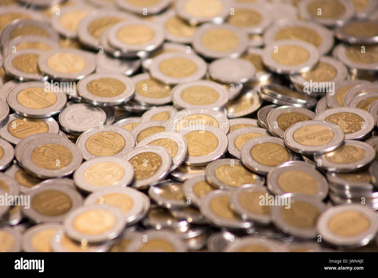 Un sacco di pesos messicani lo sfondo delle monete Foto Stock