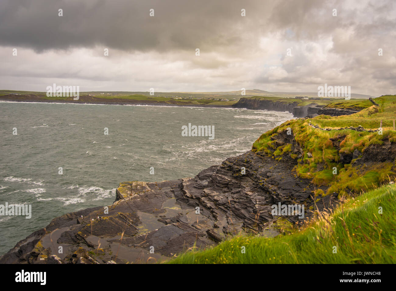 Roccioso litorale irlandese, Doolin Irlanda Foto Stock