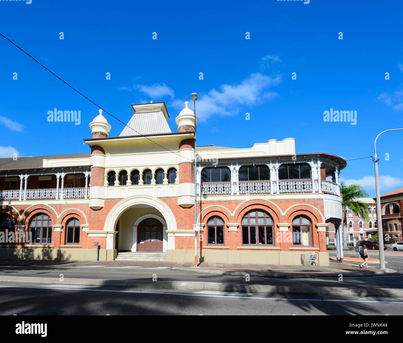 L'ex Queen's Hotel è un edificio coloniale patrimonio dell'umanità situato a Strand, Townsville, Queensland, QLD, Australia Foto Stock