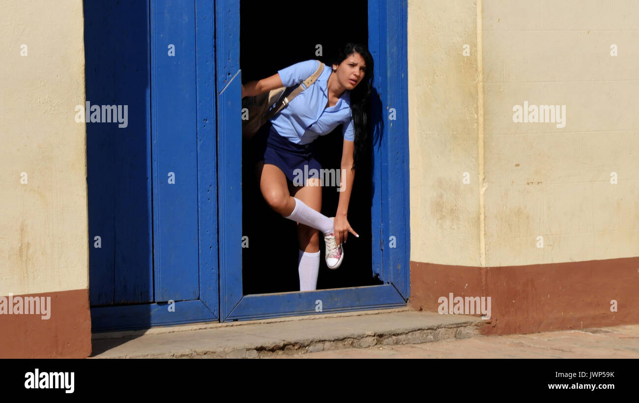 Cuban high school girl dopo le classi Foto Stock