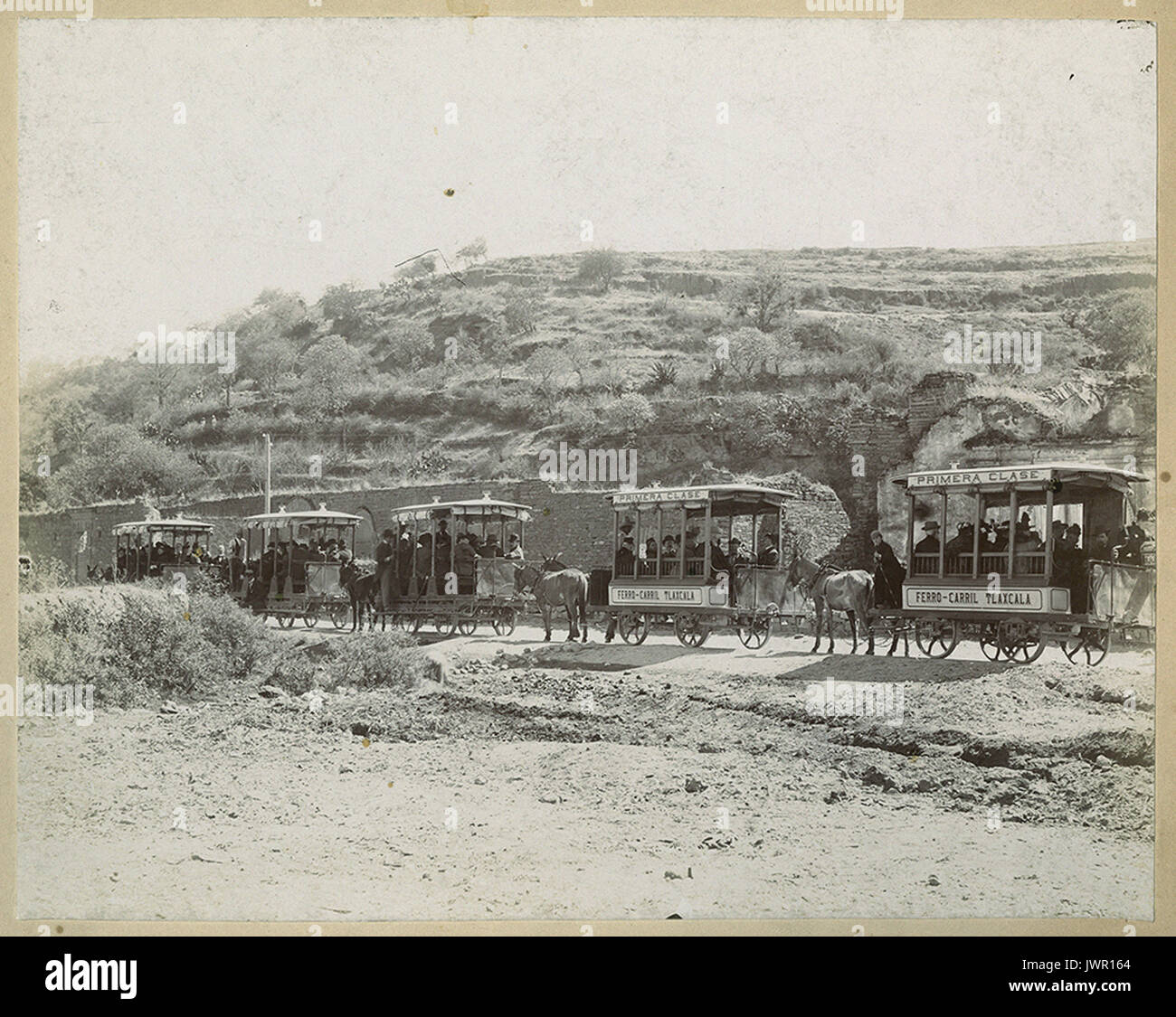 I turisti americani in sella a muli disegnata per prima classe di aprire vagoni ferroviari del Ferro-carril Tlaxcala Foto Stock