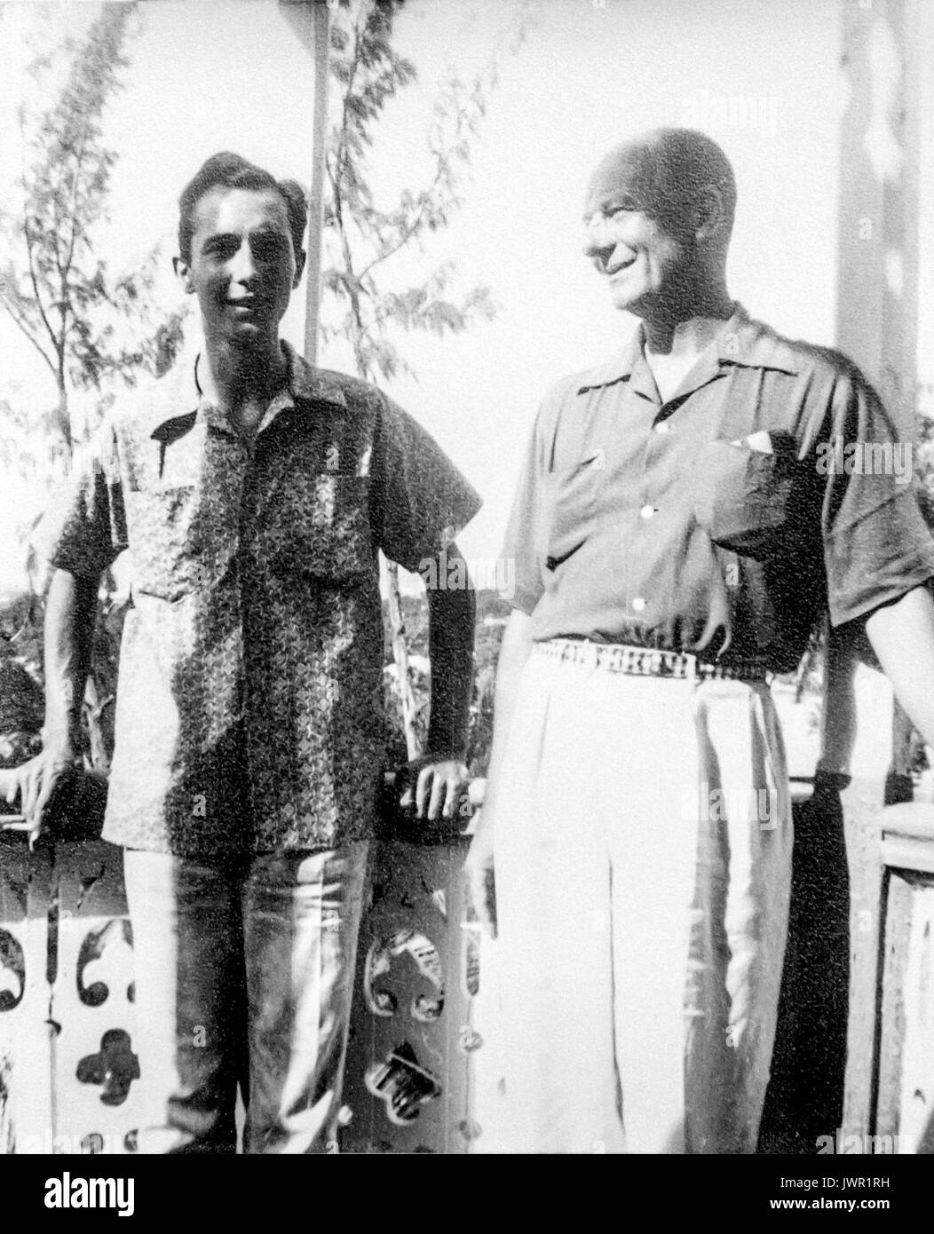 Raccogliere le foto di Sir John Gielgud, dalla collezione di Paolo Anstee: Paolo e Sir John in Haiti, Febbraio 1955 Foto Stock