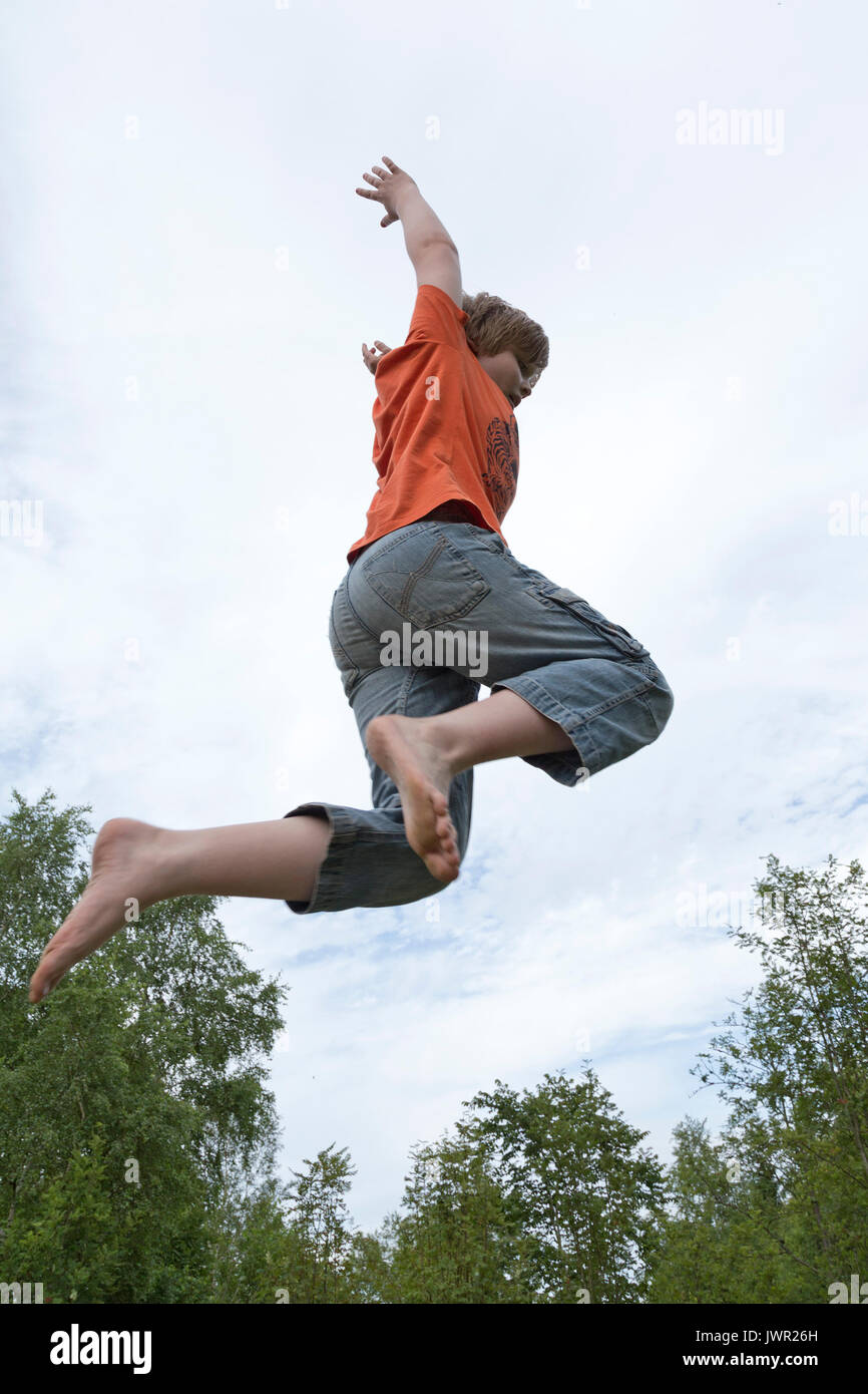 ragazzo di salto Foto Stock
