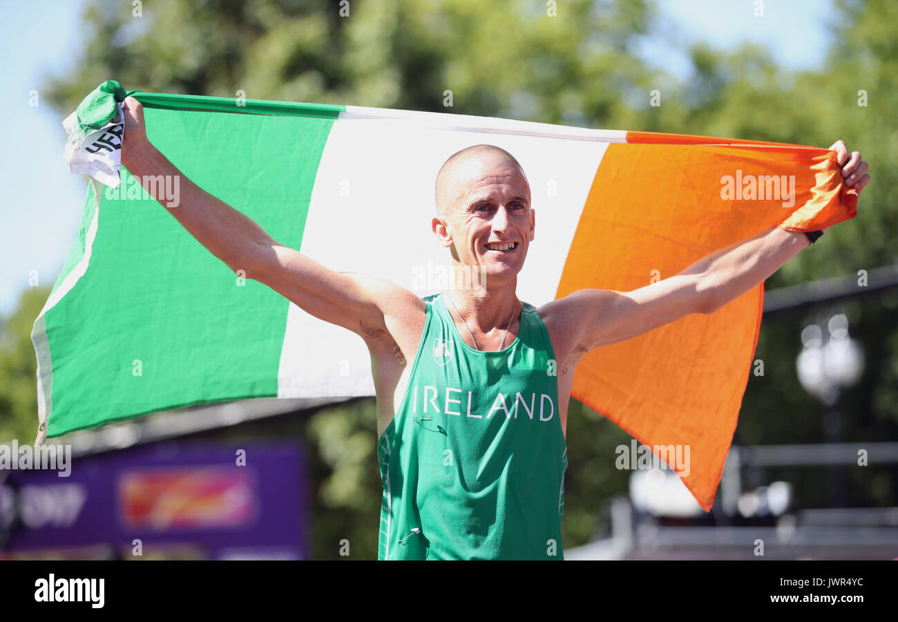 L'Irlanda Robert Heffernan riconosce la folla dopo la finitura ottavo negli uomini 50km di corsa a piedi durante il giorno dieci del 2017 IAAF Campionati del mondo. Picture Data: domenica 13 agosto, 2017. Vedere PA storia mondiale di atletica. Foto di credito dovrebbe leggere: John Walton/filo PA. Restrizioni: solo uso editoriale. Nessuna trasmissione di suoni o immagini in movimento e nessun video di simulazione. Foto Stock