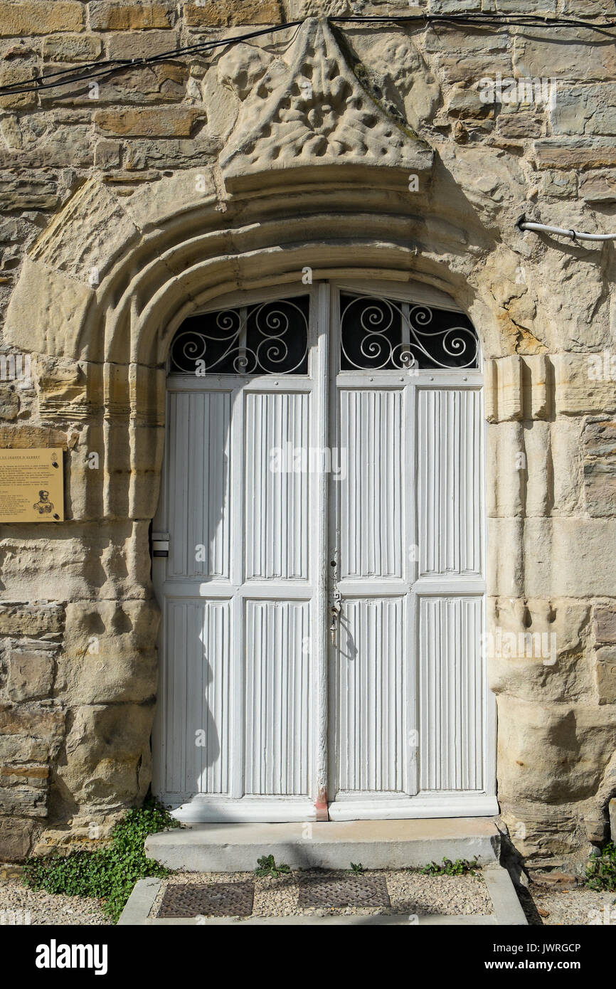 Portale trecentesco di Jeanne d'Albret in casa della città murata di Navarrenx, Pyrénées-Atlantiques, Francia. Foto Stock