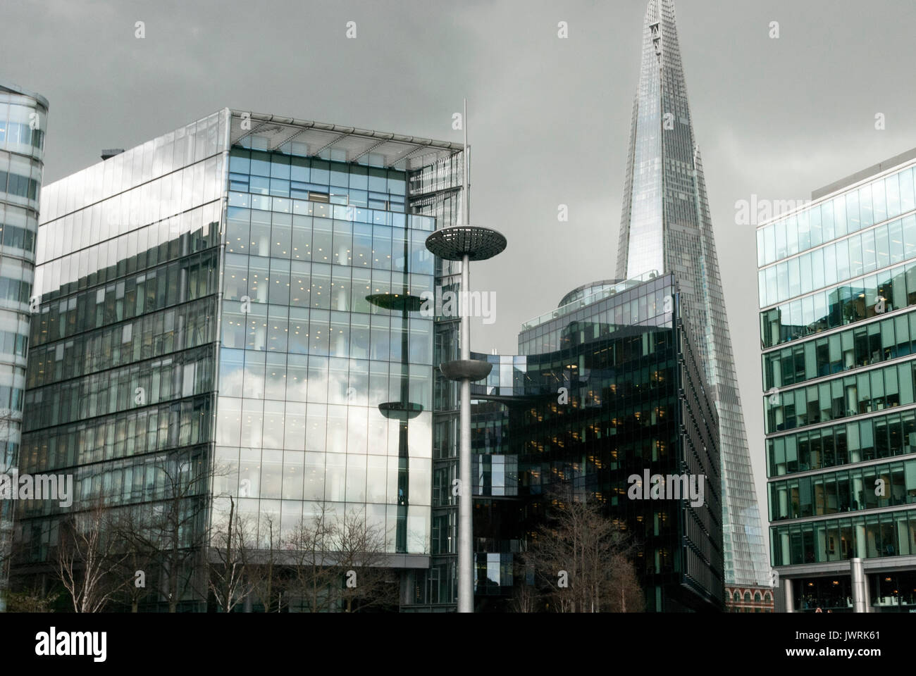 Londra Inghilterra, The Shard Building, grattacieli commerciali, quartiere finanziario, architettura del vetro, Economia, Città di Londra, Affari, Landmark Foto Stock