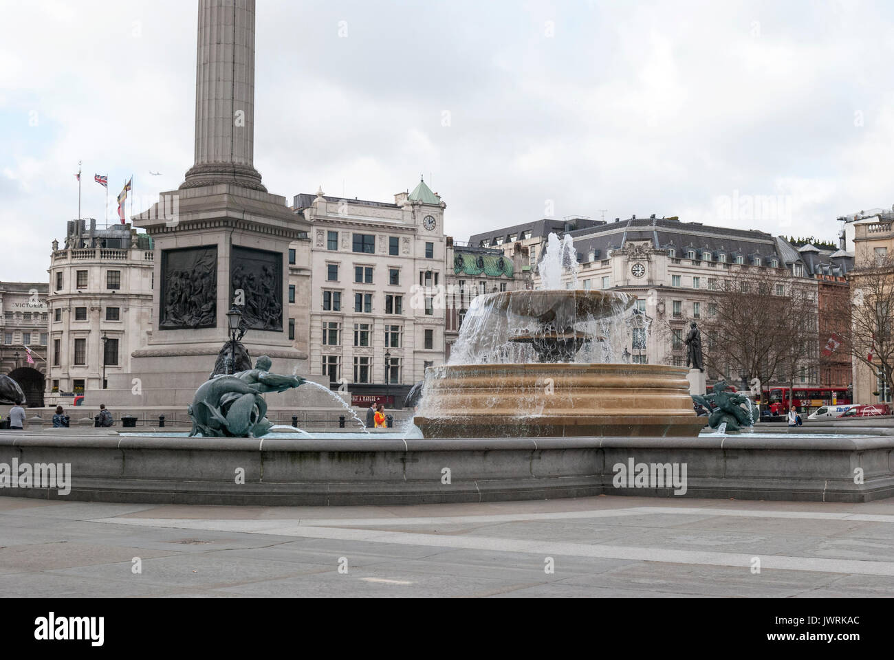 Londra Inghilterra, Trafalgar Square, City of Westminster, attrazione turistica, London Public Park, Fountains in Trafalgar Square, Nelson's Column Monument Foto Stock