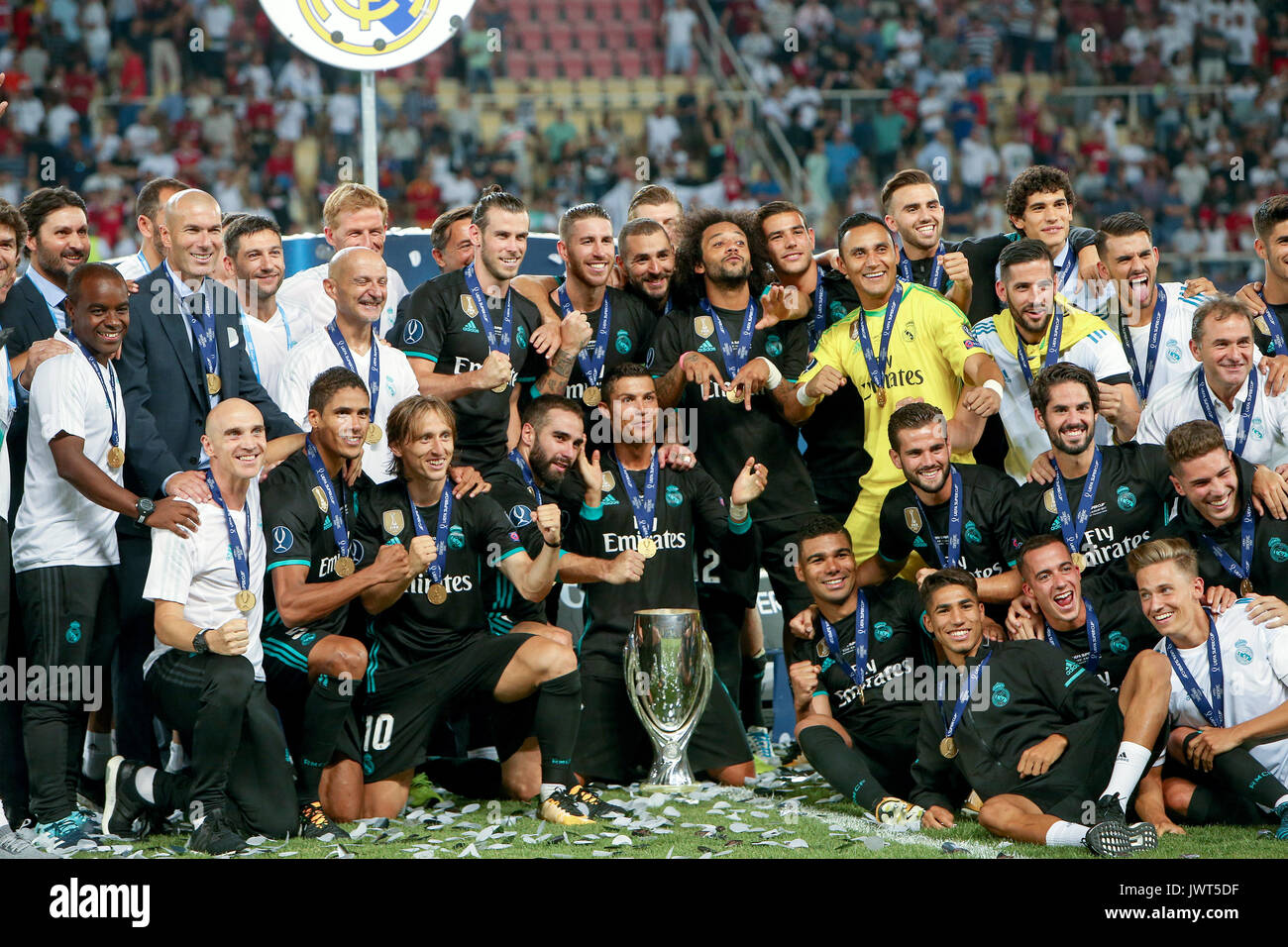 Skopje, ERIM - Agosto 8,2017: Real Madrid celebra con il trofeo dopo aver sconfitto il Manchester United 2-1 durante il Super Cup finale di partita di calcio a Foto Stock
