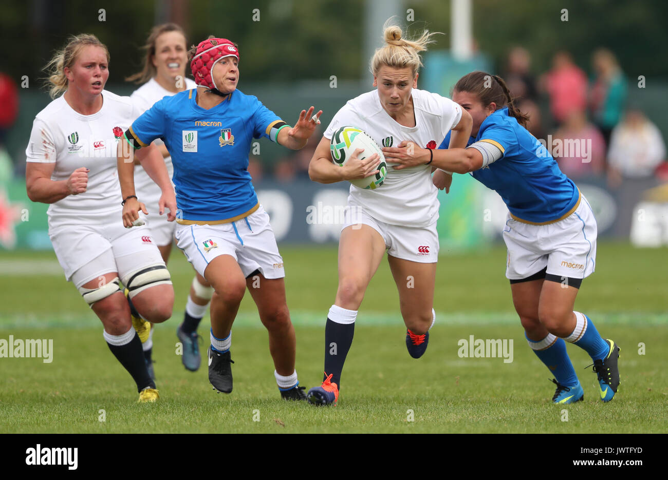 L'Inghilterra del Megan Jones e l'Italia Maria Magatti durante il 2017 le  donne la Coppa del Mondo di Rugby, Pool B corrispondono a UCD Billings  Park, Dublin Foto stock - Alamy