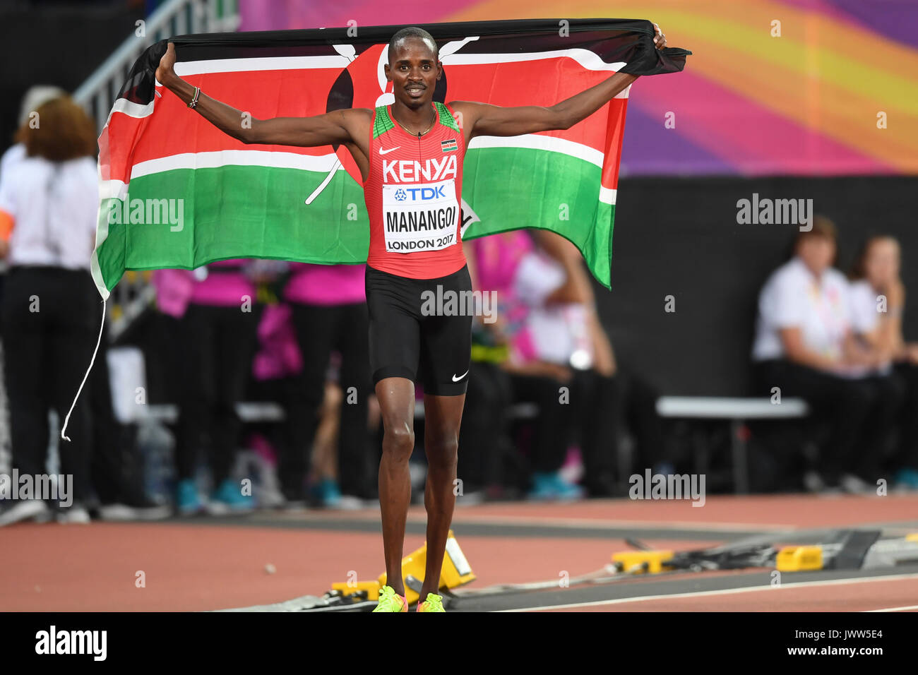 Londra, Regno Unito. Il 13 agosto 2017. Elia Motonei Manangoi (Kenya) celebra vincere l'oro negli uomini 1500m. Sessione finale al London Stadium, il giorno dieci della IAAF Campionati del Mondo London 2017. Credito: Stephen Chung / Alamy Live News Foto Stock