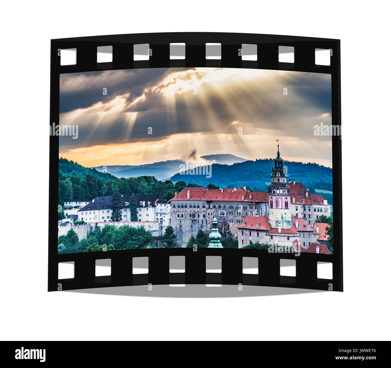Vista sulla città vecchia di Chesky Krumlov e il Castello di Krumlov Chesky in serata, Boemia, Jihocesky Kraj, Repubblica Ceca, Europa Foto Stock
