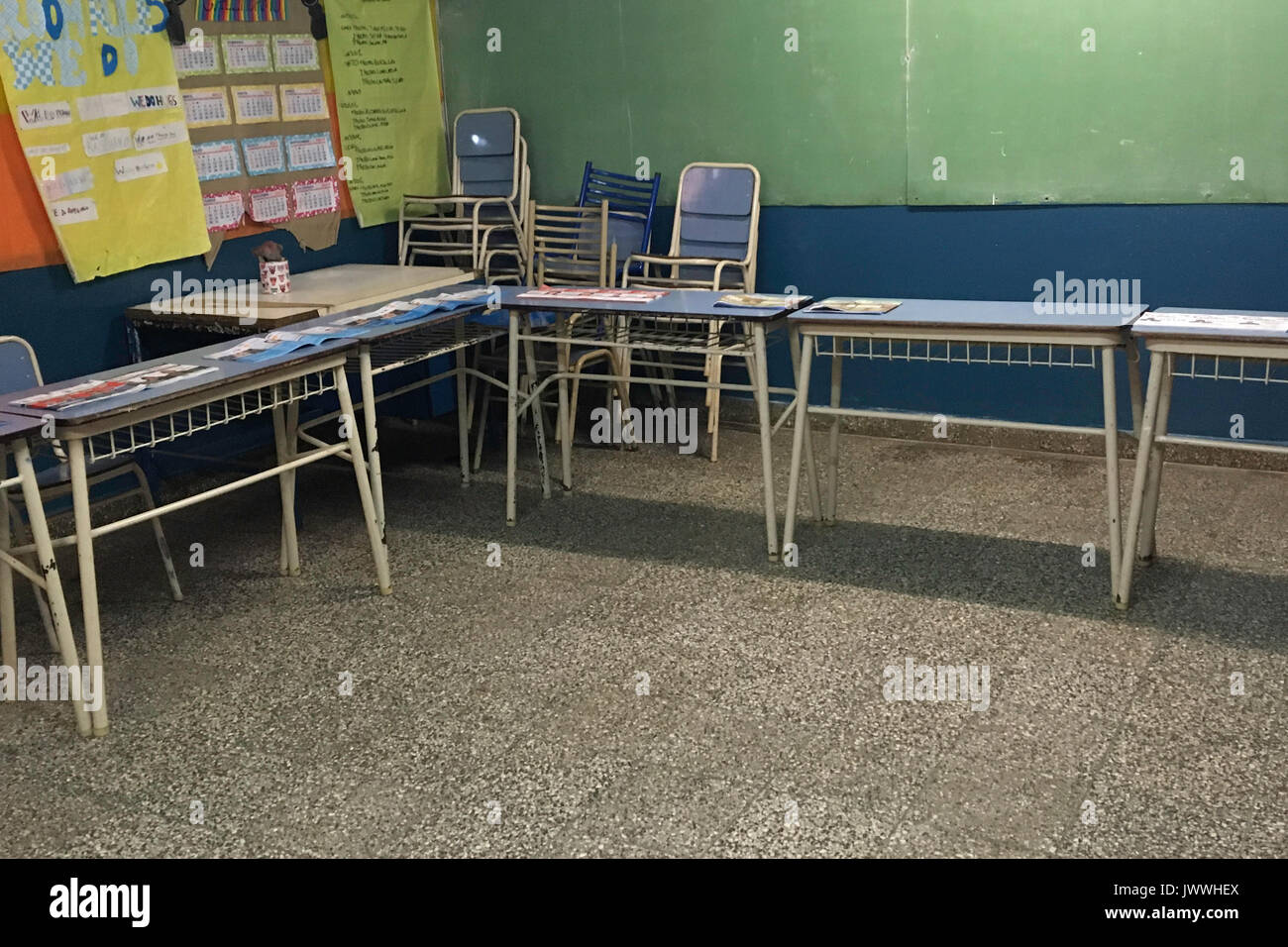 BUENOS AIRES, Argentina - 13 agosto 2017: scrutini sono visualizzati su una tabella all'interno di una camera di voto durante la primaria aperta alle elezioni legislative di choo Foto Stock