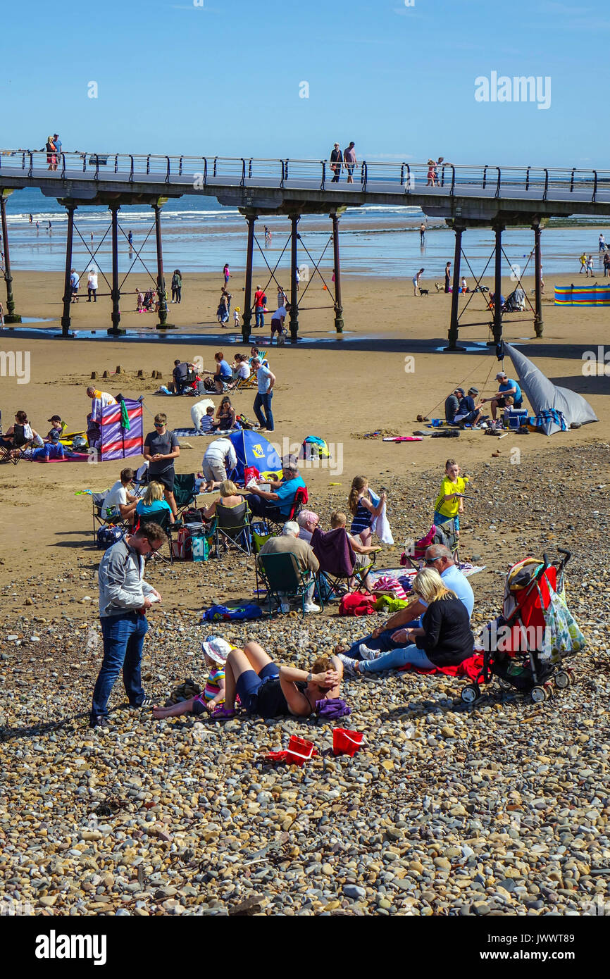 Vacanze Estate folle sulla spiaggia, Saltburn dal mare, North Yorkshire Foto Stock