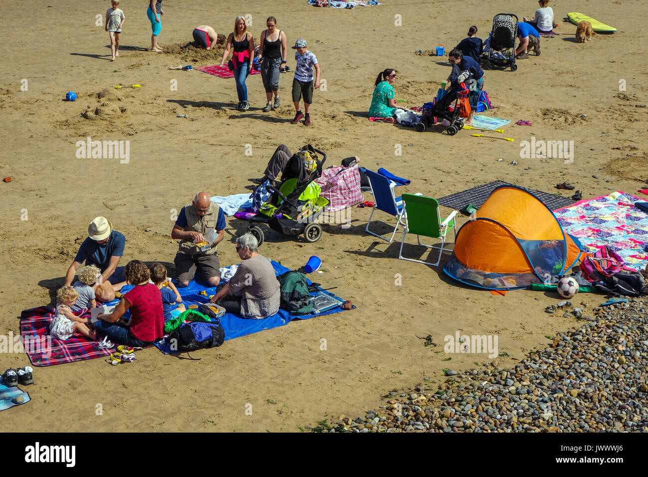 Vacanze Estate folle sulla spiaggia, Saltburn dal mare, North Yorkshire Foto Stock