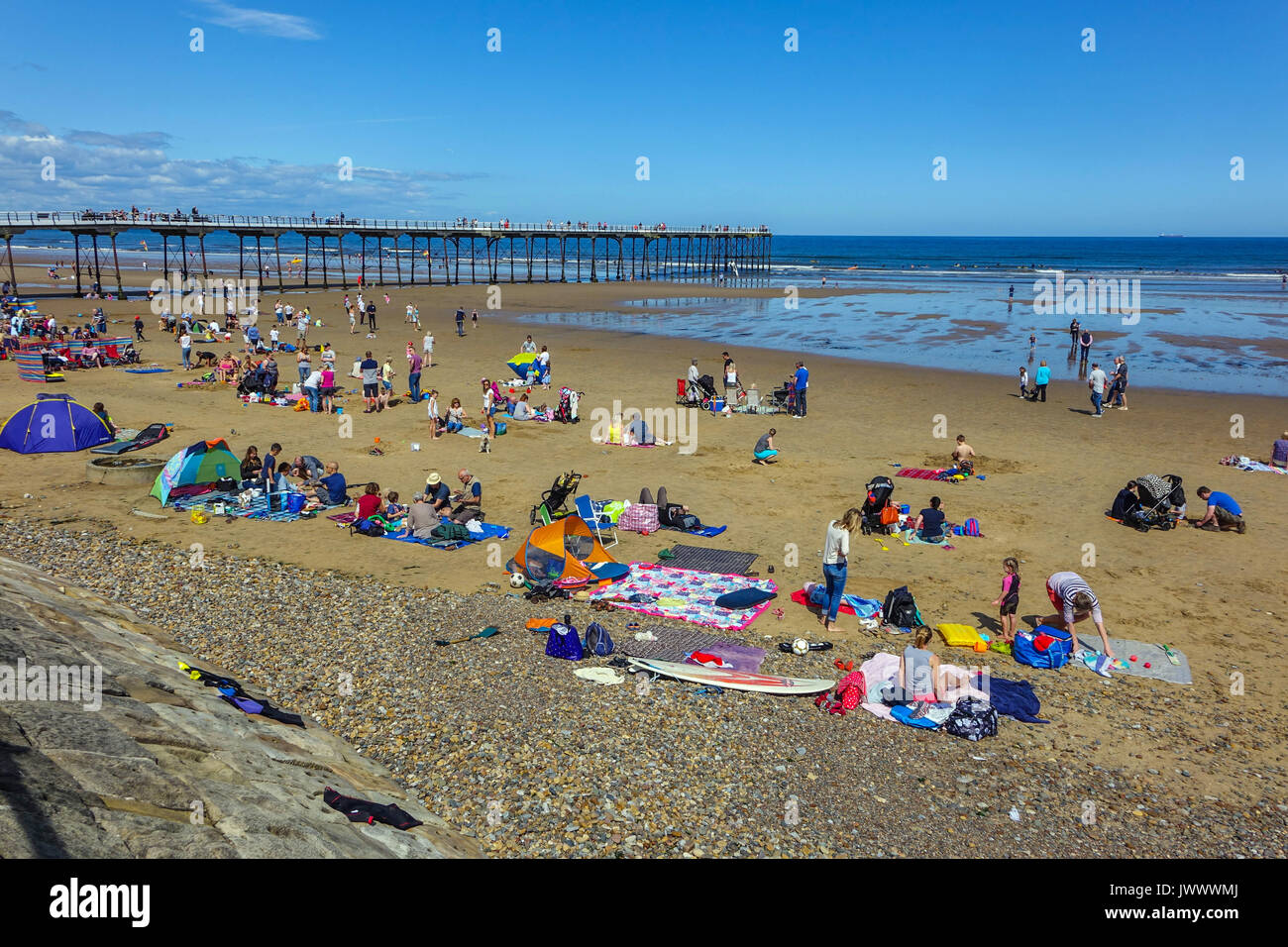 Vacanze Estate folle sulla spiaggia, Saltburn dal mare, North Yorkshire Foto Stock