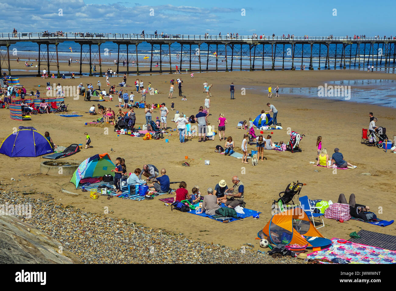 Vacanze Estate folle sulla spiaggia, Saltburn dal mare, North Yorkshire Foto Stock