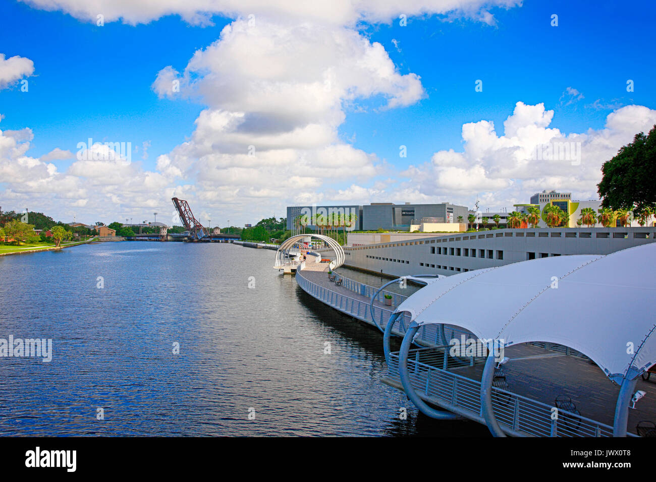 Il fiume Hillsborough lungomare nel centro di Tampa FL, Stati Uniti d'America Foto Stock