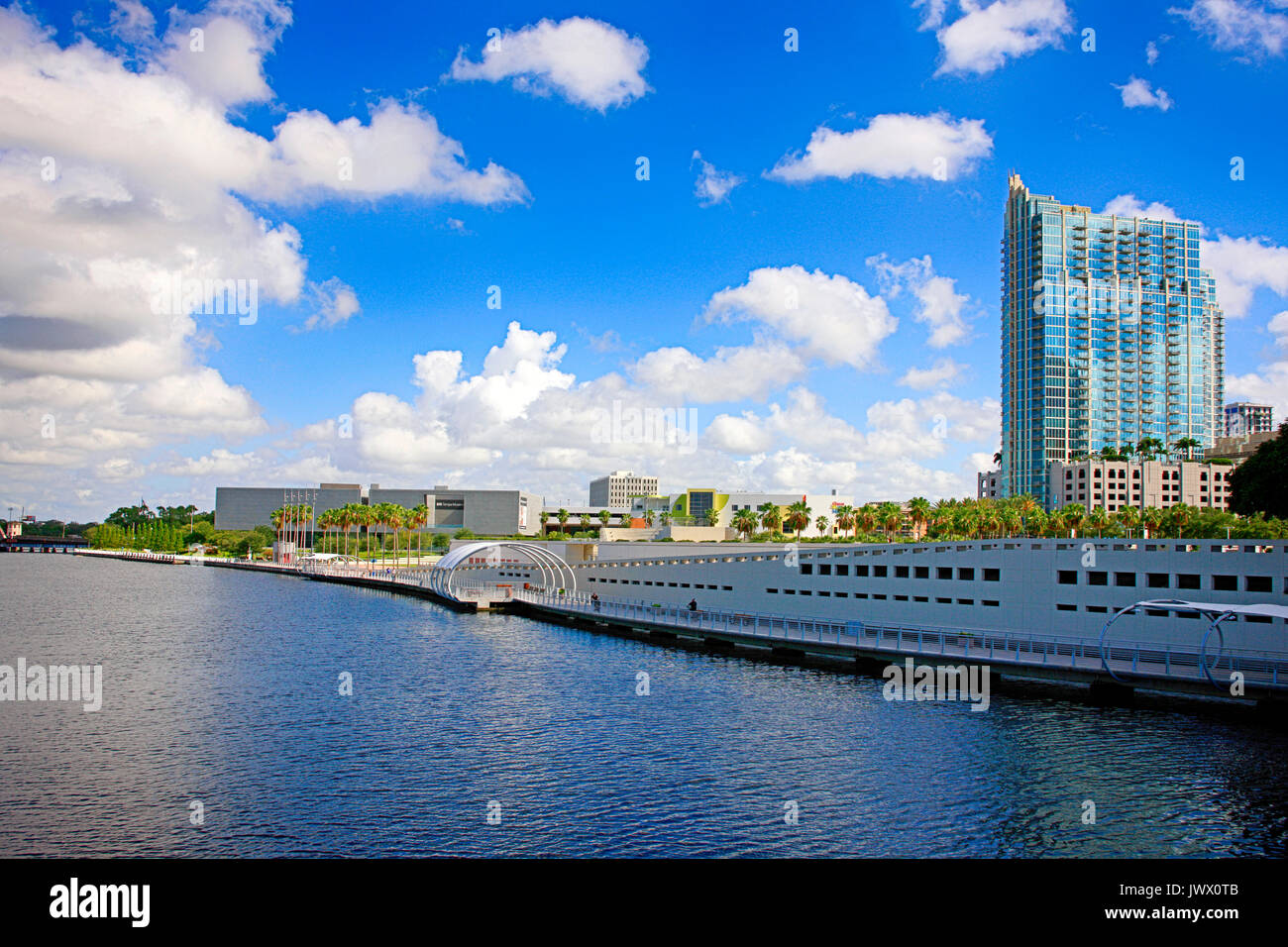 Il fiume Hillsborough lungomare nel centro di Tampa FL, Stati Uniti d'America Foto Stock
