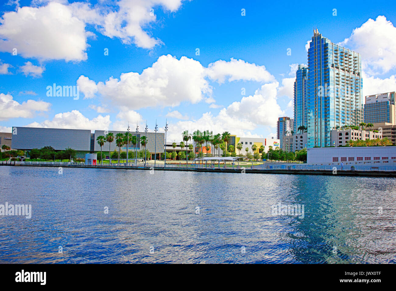 Il fiume Hillsborough lungomare nel centro di Tampa FL, Stati Uniti d'America Foto Stock
