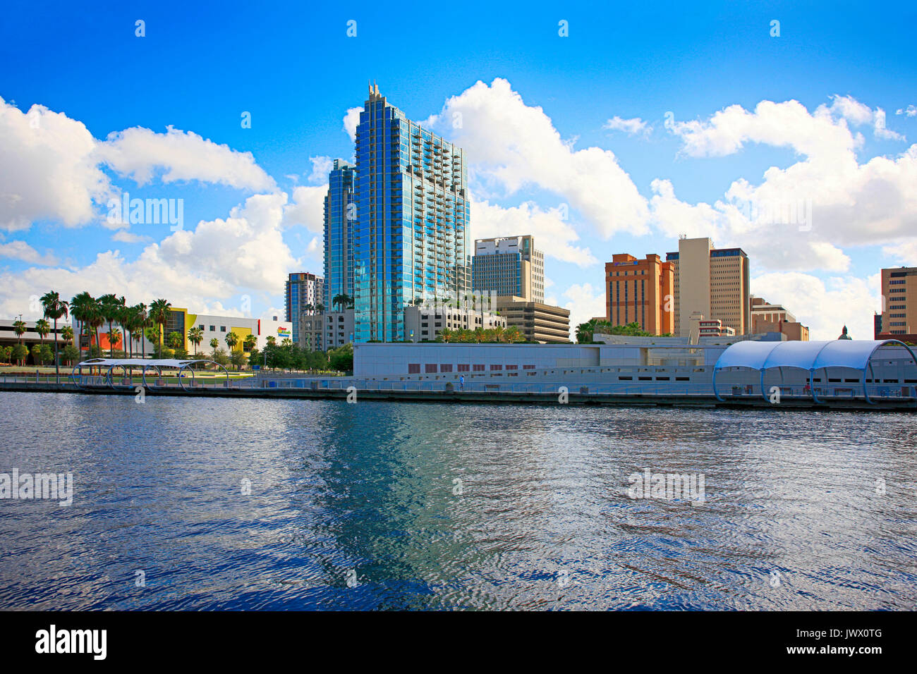 Il fiume Hillsborough lungomare nel centro di Tampa FL, Stati Uniti d'America Foto Stock