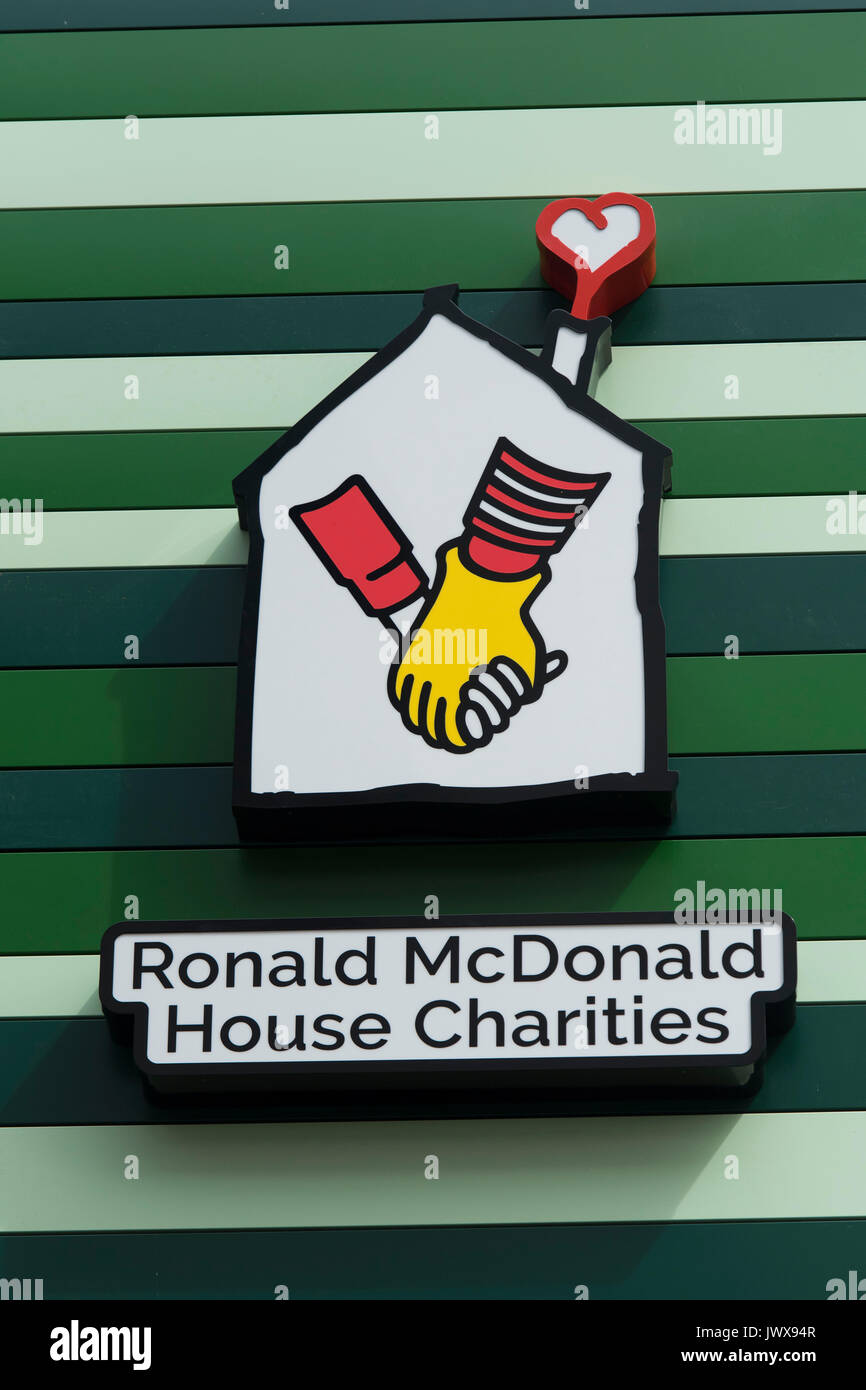 Ronald McDonald House Charities edificio all ospedale di Heath a Cardiff, nel Galles, UK. Foto Stock
