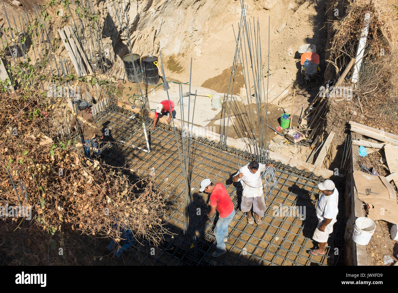 La colata di cemento sulla costruzione di un condominio in Puerto Escondido, Messico Foto Stock